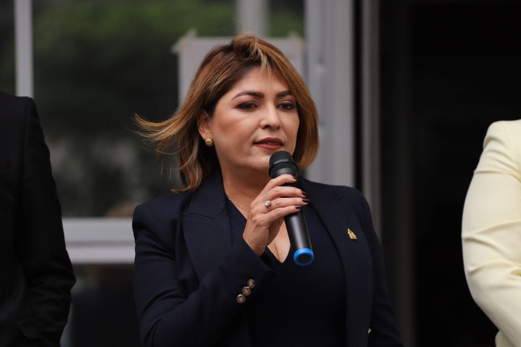Luz María Smith